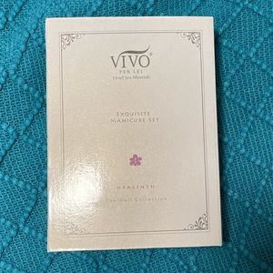 Vivo Per Lei Dead Sea Minerals Exquisite Manicure Set
